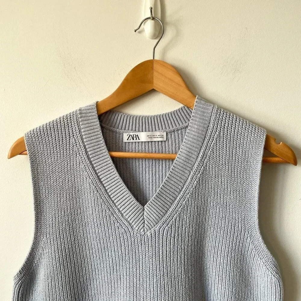 Zara V Neck Knit  Ribbed Sleeveless Sweater Vest Periwinkle Blue Size Medium - Picture 3 of 6